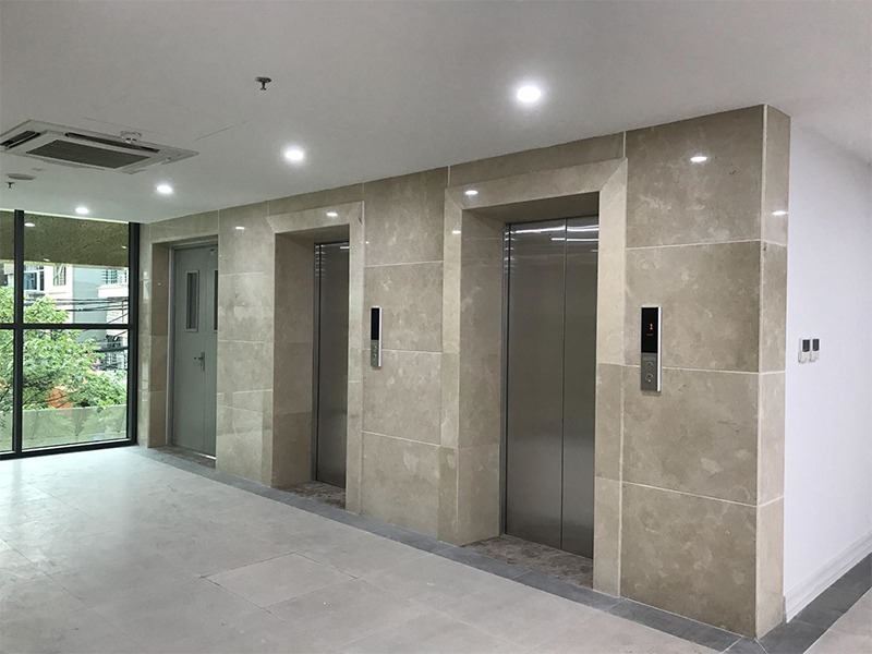 Thang máy tải khách